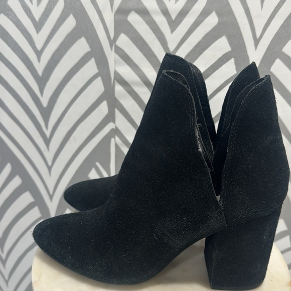 Steve Madden Rookie ankle  black suede cutout booties. - Picture 2 of 9